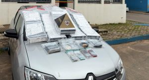 Casal é preso com mil maços de cigarros contrabandeados e drogas na BR-259 em Conselheiro Pena