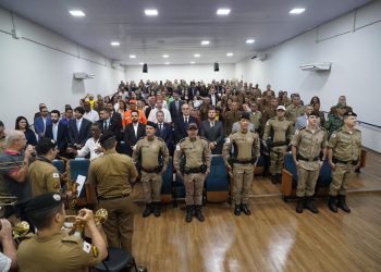 PMMG celebra 251 anos com entrega de medalhas a militares em Governador Valadares