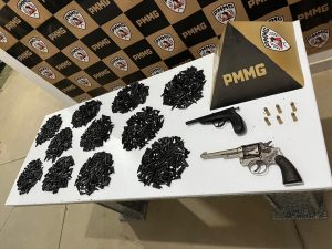 Homem é preso com mais de mil pinos de cocaína, armas e munições em Mutum