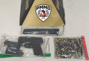 Homem é preso após tentar esconder arma em lixeira de posto de combustível em Valadares
