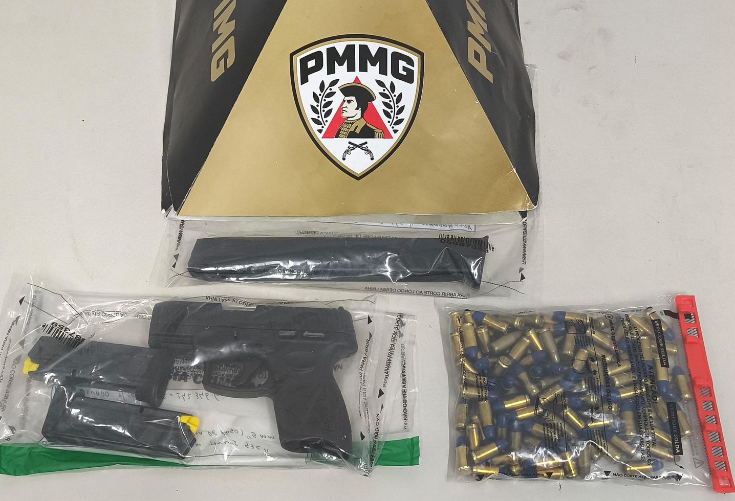 Homem é preso após tentar esconder arma em lixeira de posto de combustível em Valadares