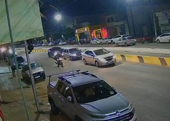 Motociclista fica gravemente ferido após ser atingido por carro na Avenida JK