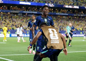 Brasil decide no primeiro tempo, vence o Haiti e assume a liderança do grupo C da Copa do Mundo