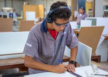 Mais de 90% de chance de emprego: o atrativo que está conquistando os jovens da Geração Z de MG
