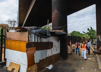 Prefeitura e EcoRioMinas iniciam ação para desocupar área sob viaduto no Pérola