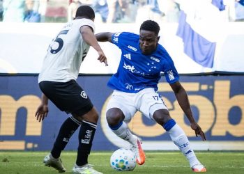 Sinisterra sofre lesão grave na coxa e deve desfalcar o Cruzeiro até o fim da temporada