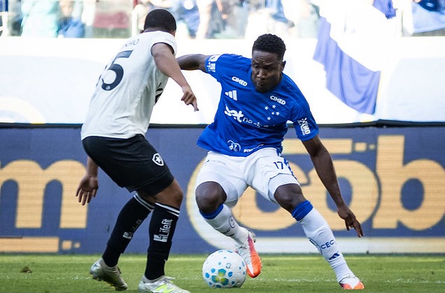 Sinisterra sofre lesão grave na coxa e deve desfalcar o Cruzeiro até o fim da temporada