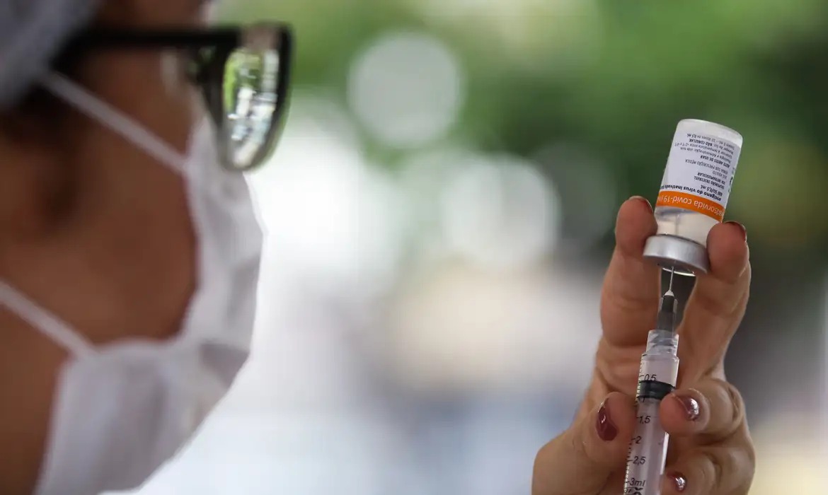 Atualização de vacinas contra a Covid-19 deve incluir proteção contra novas variantes 