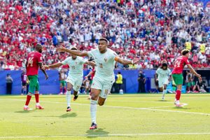 França vence Marrocos e garante vaga na semifinal da Copa do Mundo