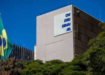 Indústria brasileira critica nova tarifa dos Estados Unidos e alerta para impactos econômicos