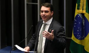 PF ouvirá Flávio Bolsonaro no dia 28 de julho após determinação de Moraes