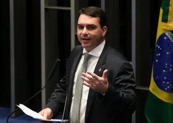PF ouvirá Flávio Bolsonaro no dia 28 de julho após determinação de Moraes