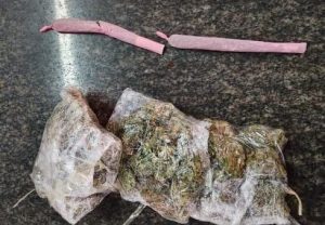 Idosa de 67 anos é presa com maconha escondida nos calcanhares ao tentar entrar no Ceresp de Valadares