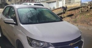 Motorista de aplicativo tem carro roubado durante corrida em Valadares