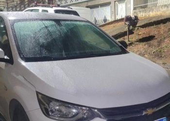 Motorista de aplicativo tem carro roubado durante corrida em Valadares