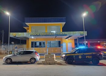 PRF apreende 300 kg de maconha em carro que levaria droga de Belo Horizonte para Valadares