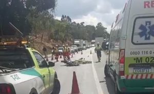 Pai e filho morrem após motocicleta atropelar agente da PRF durante fiscalização na BR-116 em Inhapim