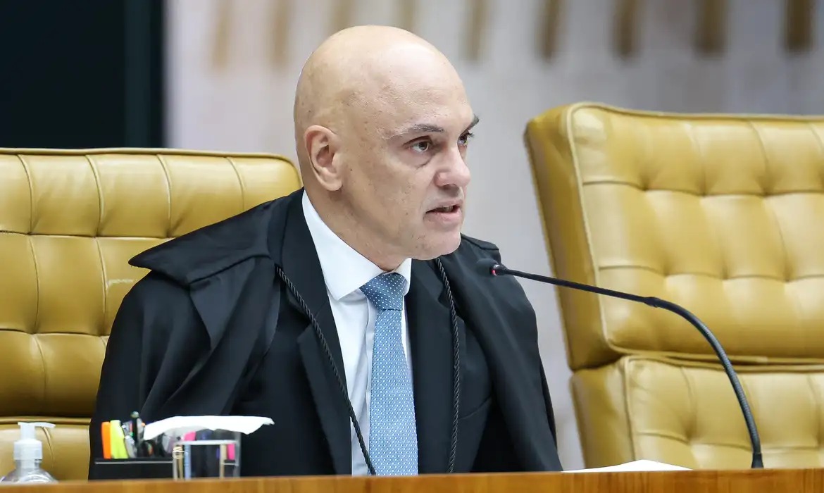 Moraes fixa prazo de 48 horas para defesa de Bolsonaro explicar vídeo com IA