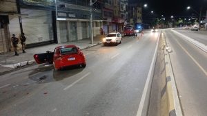 Acidente com carro de luxo termina com prisão de motorista na Avenida JK