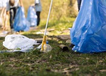 Prefeitura realiza limpeza em bairros e espaços públicos de Valadares nesta semana