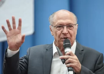 Alckmin diz que Milei presta desserviço à Argentina