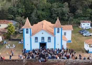 Uma das igrejas mais antigas de Minas reabre