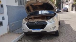 PM apreende carro roubado, revólver e drogas após perseguição em Valadares