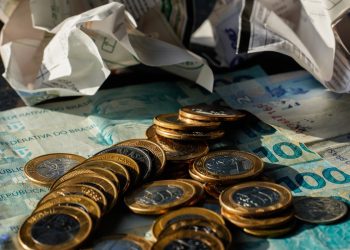 Economia cresce 0,7% em maio, puxada por consumo das famílias, diz FGV