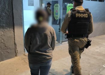 PM prende suspeita de maus-tratos a idosos e apreende carne de caça, arma e material de extração mineral ilegal em São José da Safira