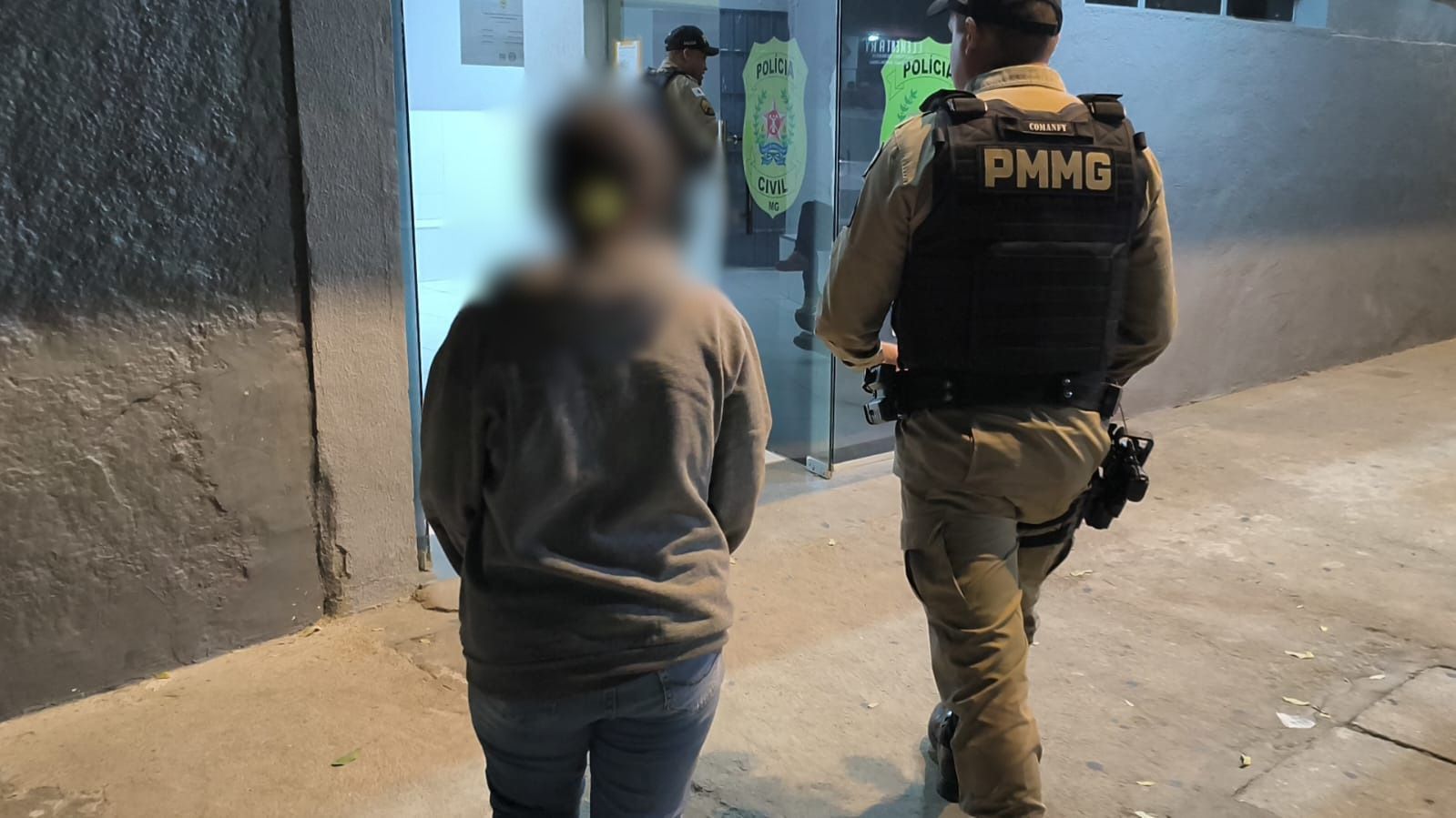 PM prende suspeita de maus-tratos a idosos e apreende carne de caça, arma e material de extração mineral ilegal em São José da Safira