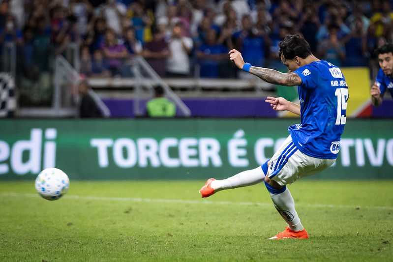 Cruzeiro vence a Chapecoense e garante vaga nas quartas da Copa do Brasil