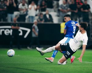 Cruzeiro vence o Corinthians fora de casa e se aproxima do G4 do Brasileirão