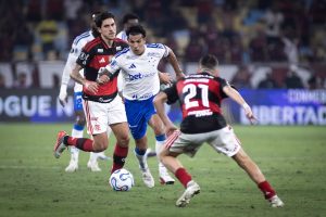 Flamengo vence o Cruzeiro no Maracanã e avança na Libertadores