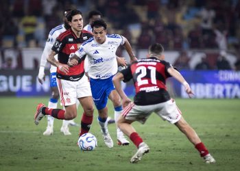 Flamengo vence o Cruzeiro no Maracanã e avança na Libertadores