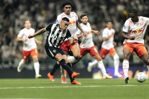 Atlético busca empate nos acréscimos e avança às quartas da Sul-Americana