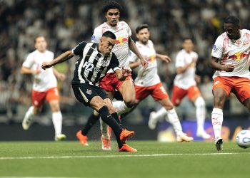 Atlético busca empate nos acréscimos e avança às quartas da Sul-Americana