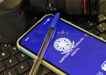 Desemprego cai para 5,3%, o menor para o trimestre terminado em julho