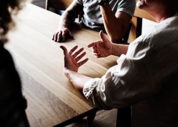 Entre costuras e retalhos: gerindo conflitos entre as estações