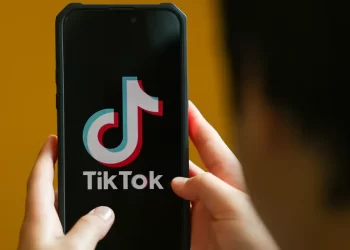 Brasil multa TikTok em R$ 153,7 mi por falhas em dados de adolescentes