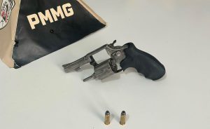 PM prende homem após ameaça com revólver em estabelecimento comercial de Itabirinha