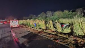 Motorista morre em acidente entre ônibus de estudantes de Resplendor e carreta em Baixo Guandu