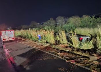 Motorista morre em acidente entre ônibus de estudantes de Resplendor e carreta em Baixo Guandu