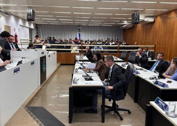 Câmara mantém vetos e aprova projeto voltado ao treinamento de cães farejadores