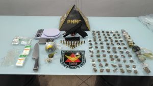Operação contra o tráfico no Altinópolis termina com prisão de jovem e apreensão de adolescente, arma e drogas