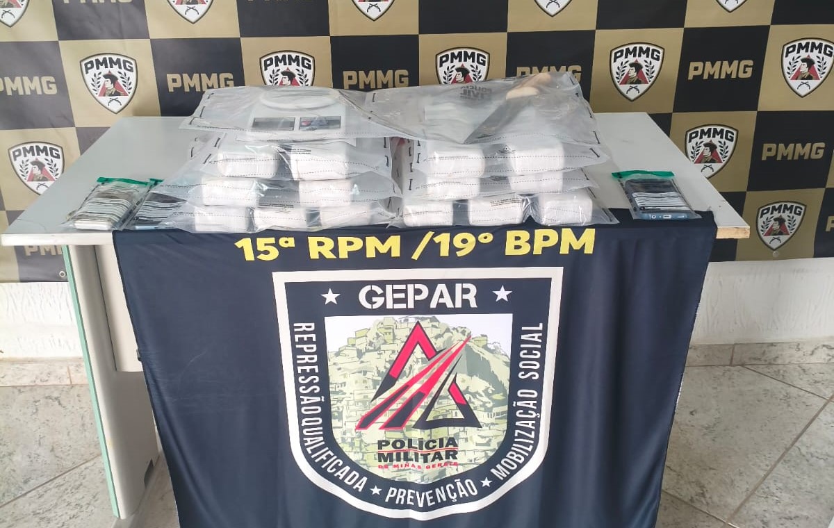 Polícia apreende cerca de 15 kg de maconha dentro de cemitério em Teófilo Otoni