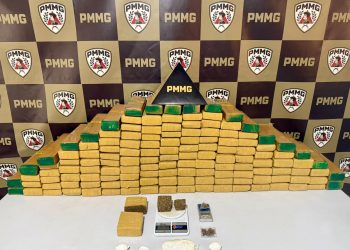 Operação da PM termina com apreensão de 200 quilos de maconha e prisão de jovem em Santana do Paraíso