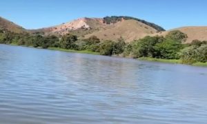 Bombeiros realizam buscas por jovem desaparecido após embarcação virar no Rio Doce em Fernandes Tourinho 