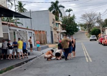 Colisão entre carro e motocicleta deixa dois feridos no bairro Santa Rita