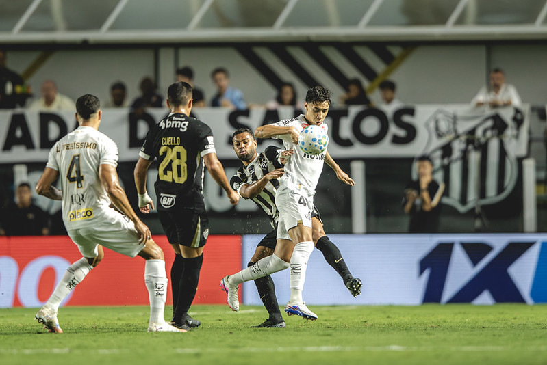 Santos e Atlético medem forças no primeiro duelo das quartas da Sul-Americana