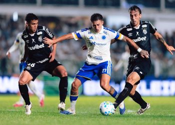 Cruzeiro falha no primeiro tempo, reage tarde e perde para o Santos na Vila Belmiro